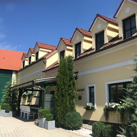 Weingut & Gaestezimmer Edelmann Göttlesbrunn Екстериор снимка
