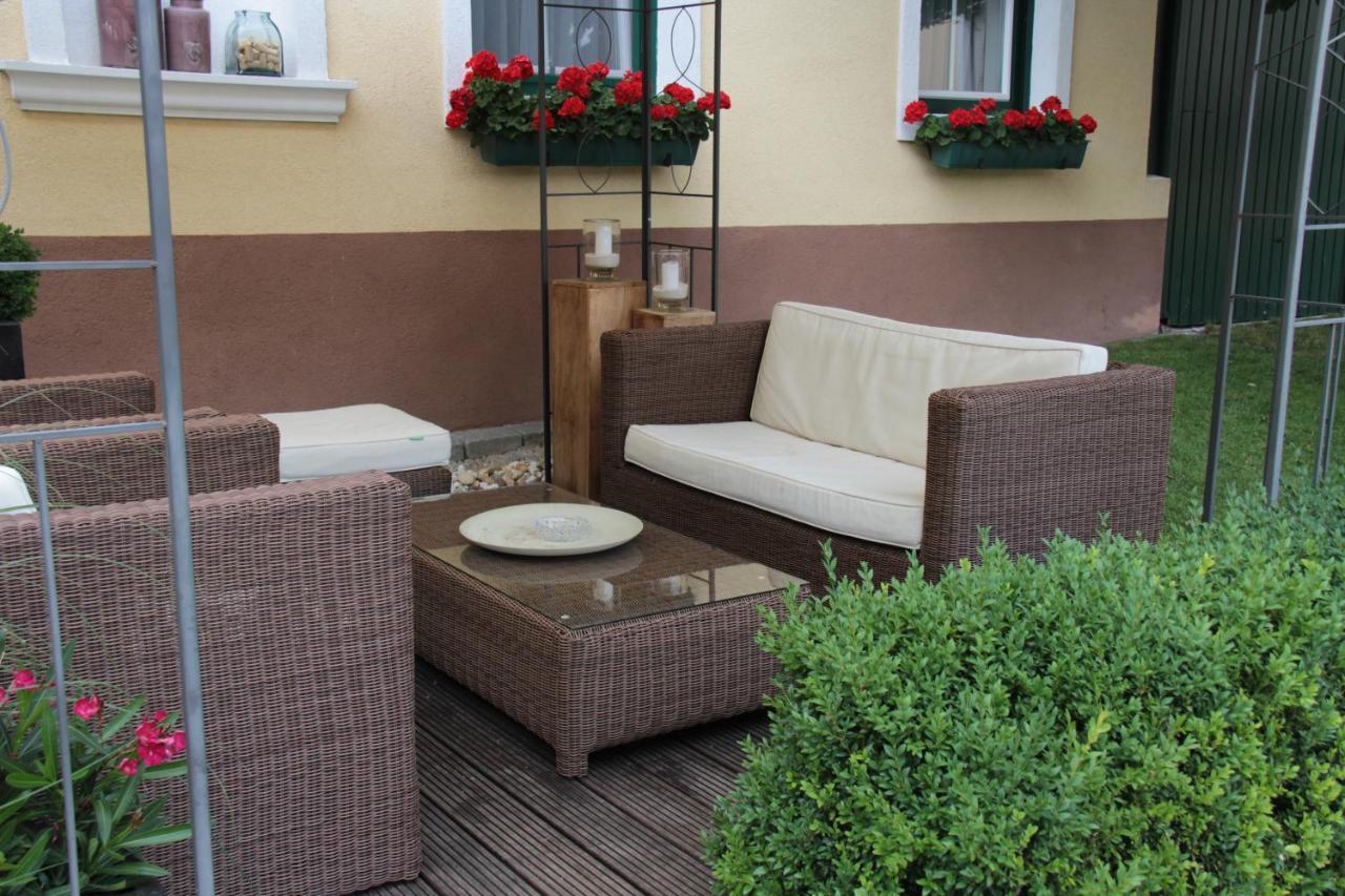 Weingut & Gaestezimmer Edelmann Göttlesbrunn Екстериор снимка
